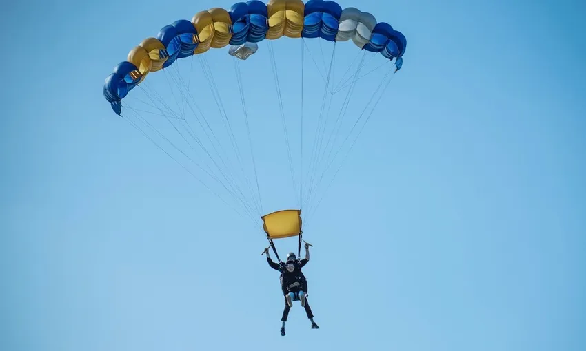 Wollongong Weekday Tandem Skydive up to 15,000ft | Experience Oz