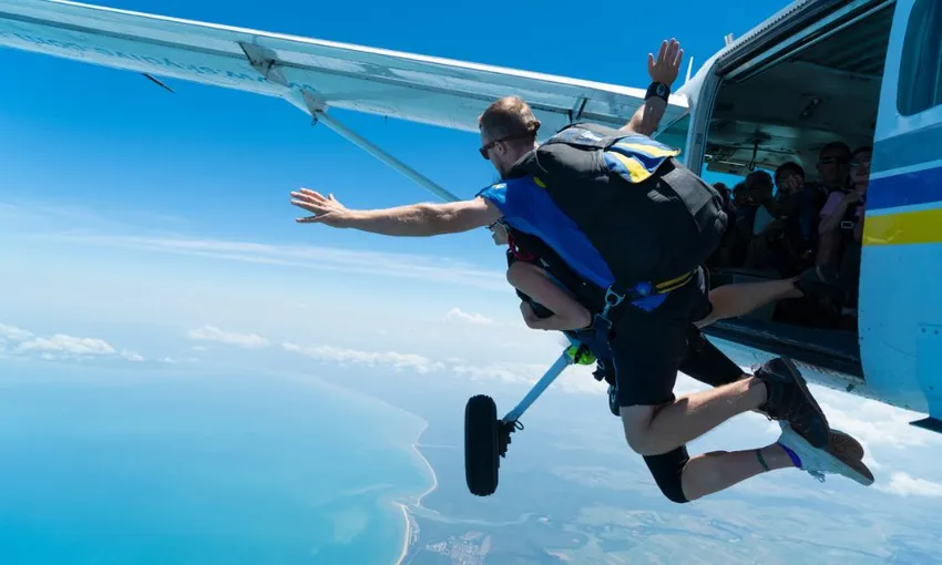 Mission Beach up to 15,000ft Tandem Skydive with transfers | Experience Oz