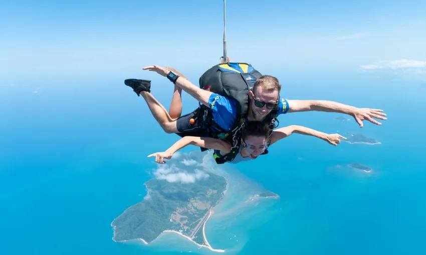 Mission Beach up to 15,000ft Tandem Skydive with transfers | Experience Oz