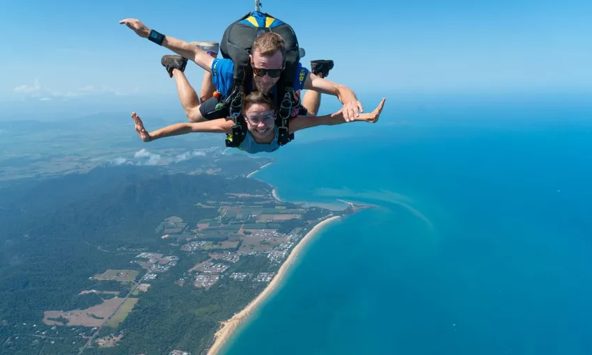 Mission Beach up to 15,000ft Tandem Skydive with transfers | Experience Oz