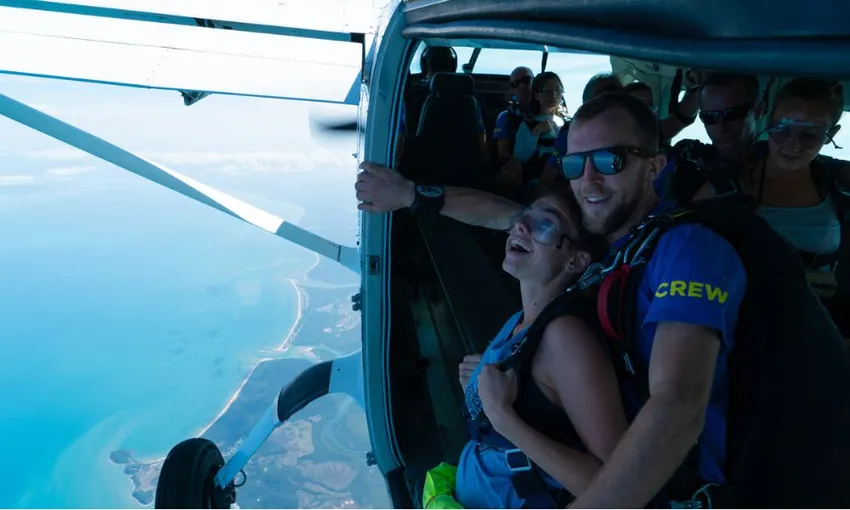 Mission Beach up to 15,000ft Tandem Skydive with transfers | Experience Oz