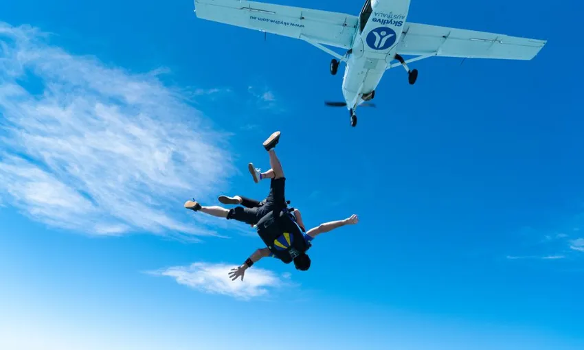 Mission Beach up to 15,000ft Tandem Skydive with transfers | Experience Oz
