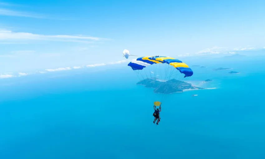 Mission Beach up to 15,000ft Tandem Skydive with transfers | Experience Oz