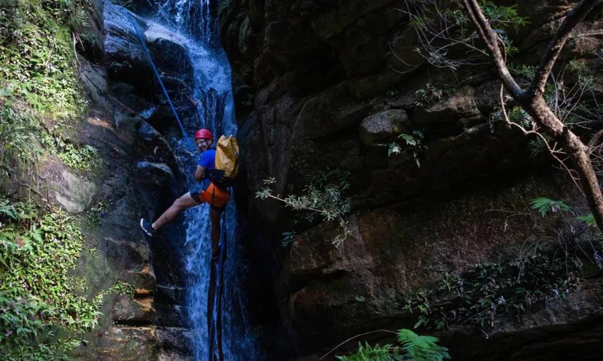 Blue Mountains Winter Canyoning in Juggler Canyon 