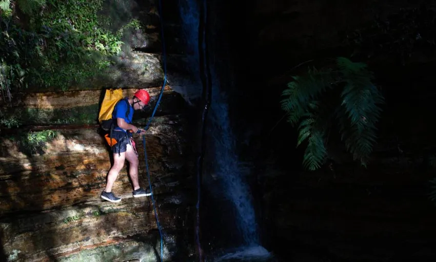 Blue Mountains Winter Canyoning in Juggler Canyon 
