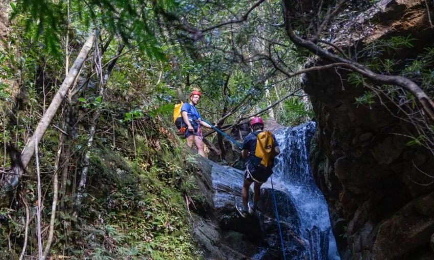 Blue Mountains Winter Canyoning in Juggler Canyon 