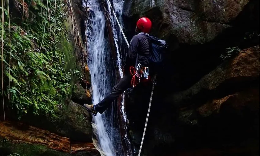 Blue Mountain Abseil and Canyoning Tour | Experience Oz + NZ