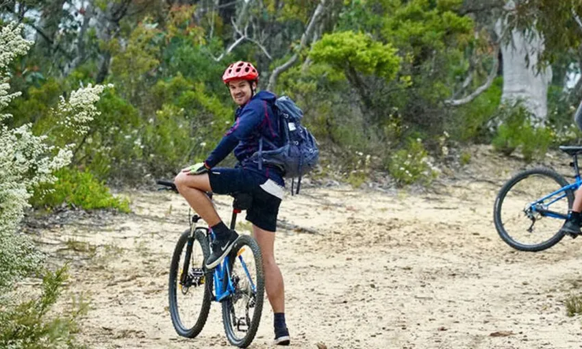 Blue Mountains Hanging Rock Self Guided E-Bike Hire 