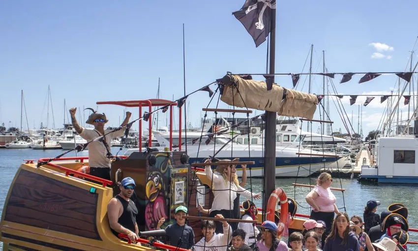 Mandurah Pirate Cruise | Experience Oz