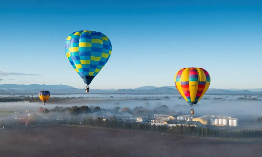 Hot Air Balloon Flight at Sunrise with Prosecco Breakfast