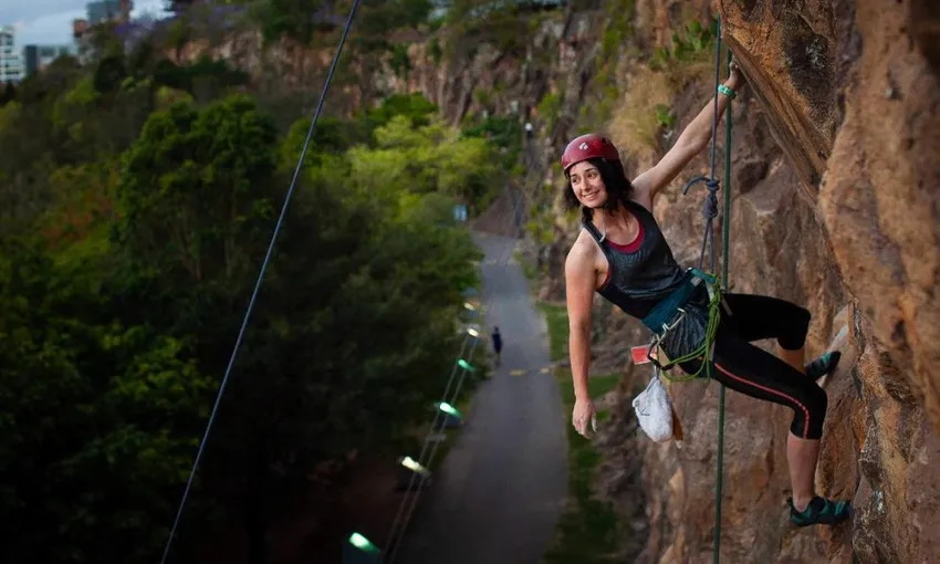 Kangaroo Point Night Rock Climbing Session - 3 Hours 
