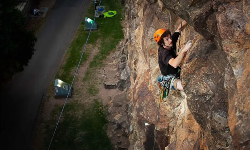 Kangaroo Point Night Rock Climbing Session - 3 Hours 