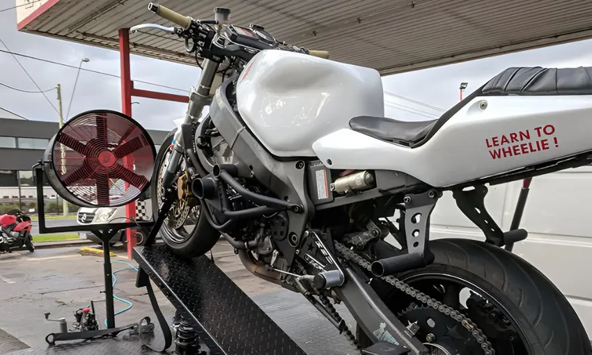 Learn to Wheelie a Motorcycle - 45 minutes - Mordialloc