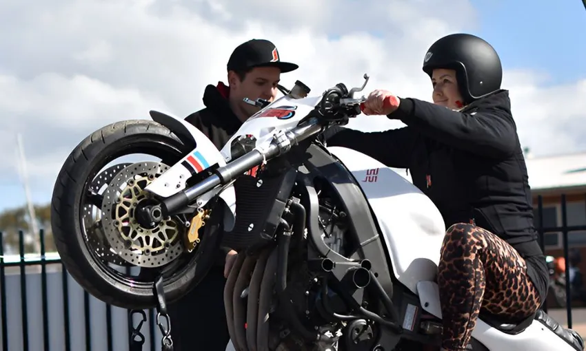 Learn to Wheelie a Motorcycle - 45 minutes - Mordialloc