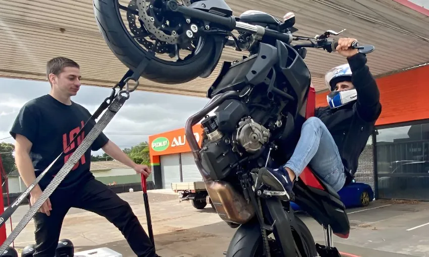 Learn to Wheelie a Motorcycle - 45 minutes - Mordialloc