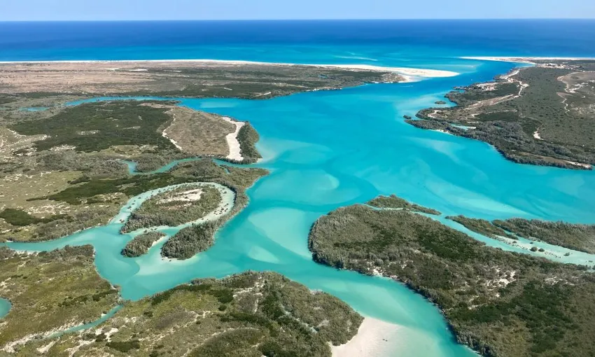 Pearls and Coast Scenic Flight & Pearl Farm Tour