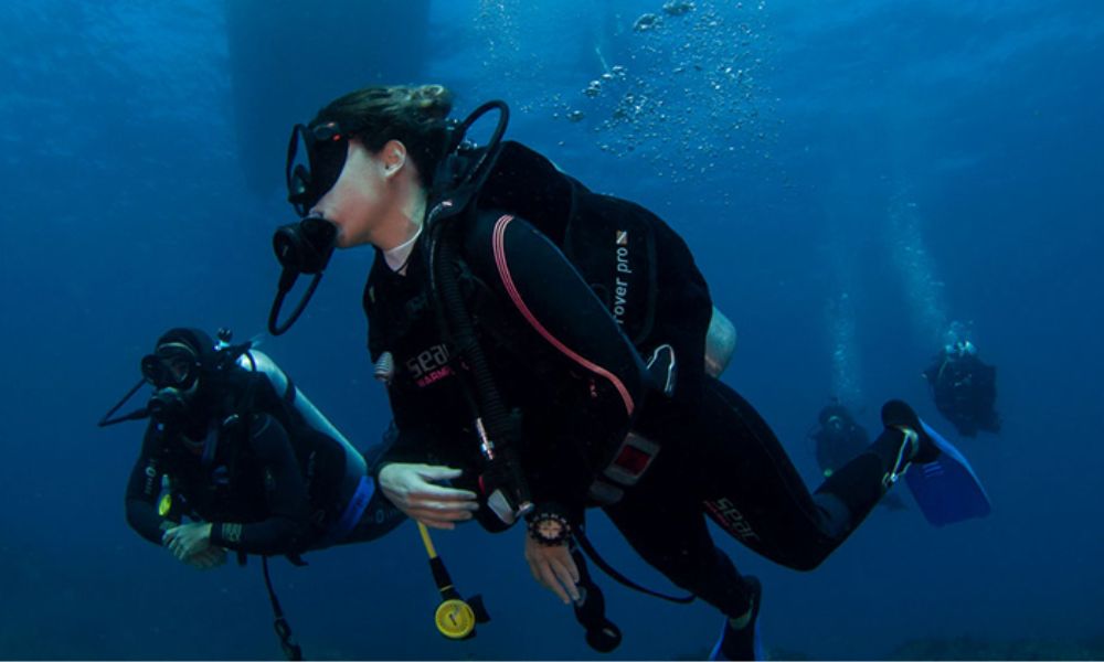 Cook Island Certified Scuba Diving with Turtles 