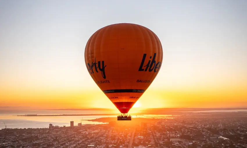 Geelong Hot Air Balloon Flight - Book Now | Experience Oz