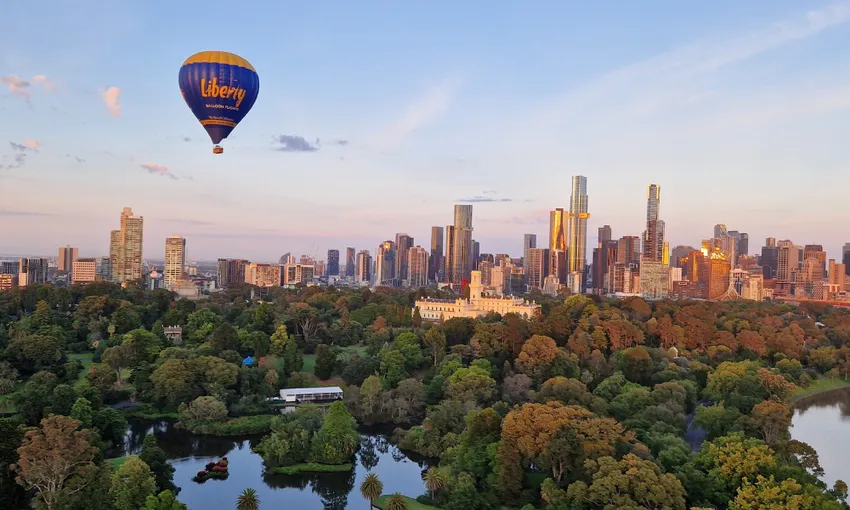 Melbourne Sunrise Hot Air Balloon Flight - 1 Hour | Experience Oz