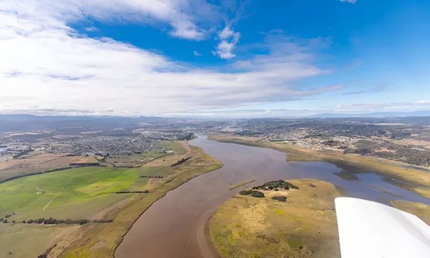 Launceston Light Aircraft Flying Lesson, 30 Minutes