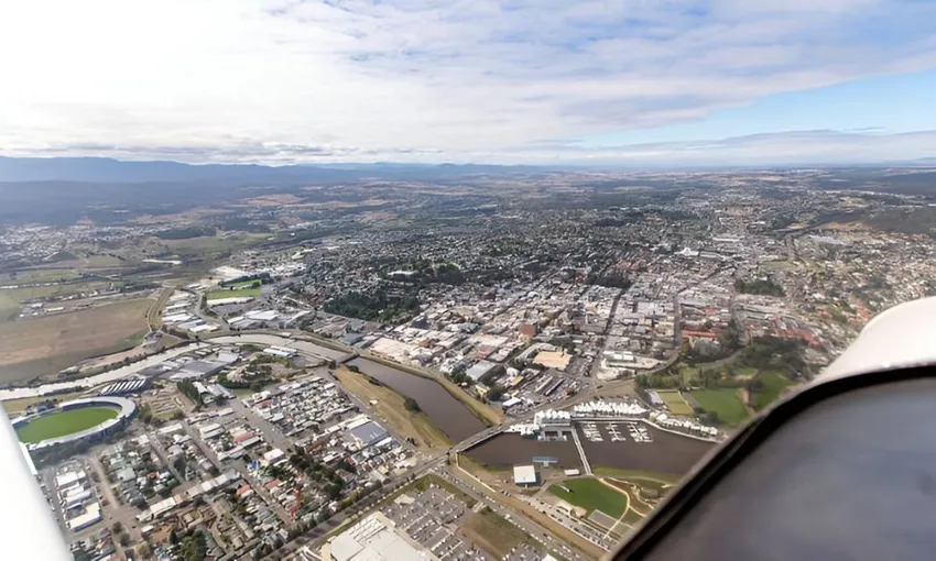 Launceston Light Aircraft Flying Lesson, 30 Minutes