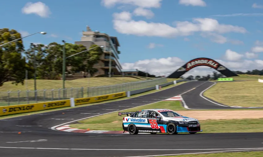 Mount Panorama V8 Race Car 4 Lap Drive 