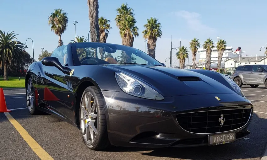 Melbourne Drive a Ferrari, 20 Minutes