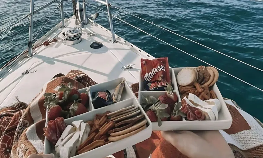 Gold Coast Broadwater Afternoon Sailing Cruise - 2 Hours