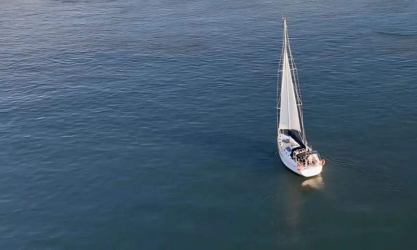Gold Coast Broadwater Afternoon Sailing Cruise - 2 Hours