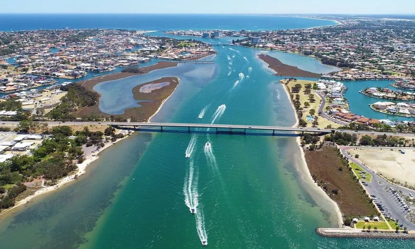 Mandurah Giants & Dolphin Sightseeing Cruise | Experience OZ