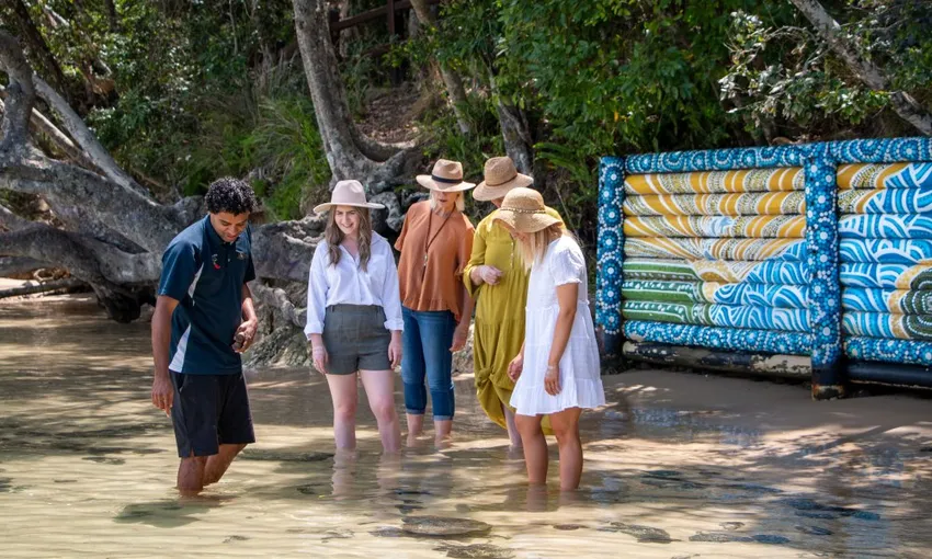 Burleigh Heads Jellurgal Cultural Centre & Walkabout | Experience OZ