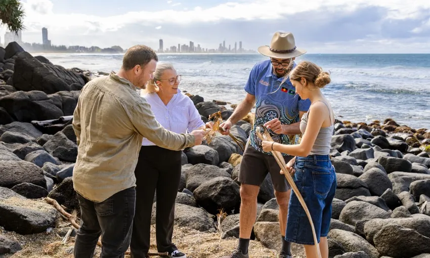 Burleigh Heads Jellurgal Cultural Centre & Walkabout | Experience OZ