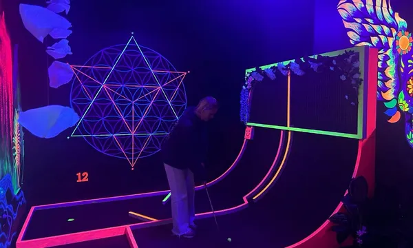 Queenstown Indoor Putt 'n' Glow Experience