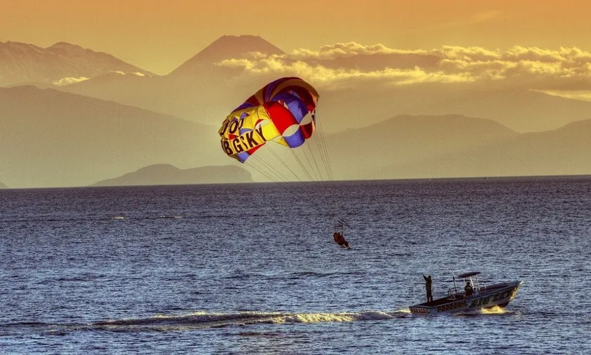 Lake Taupo Parasailing - 12 Minutes | Experience Oz