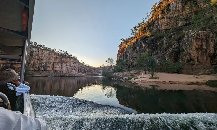 Nabilil Dreaming Sunset Tour & Dinner Cruise | Experience OZ