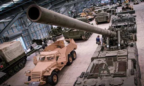 Australian Armour and Artillery Museum Tour