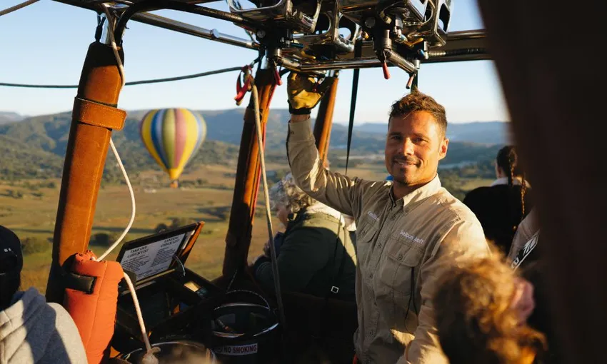 Byron Bay Sunrise Hot Air Balloon Flight & Breakfast at The Farm 
