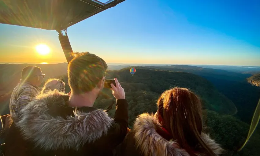 Byron Bay Sunrise Hot Air Balloon Flight & Breakfast at The Farm 