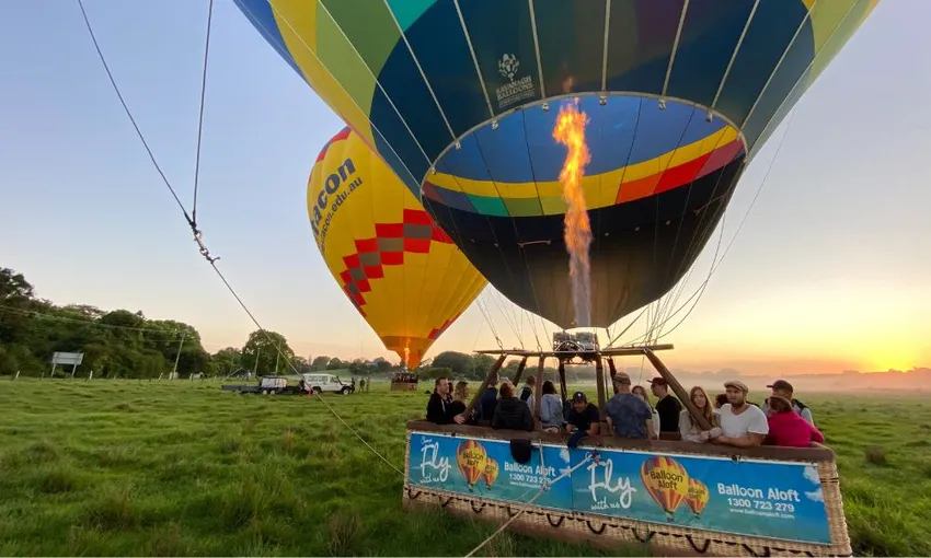 Byron Bay Sunrise Hot Air Balloon Flight & Breakfast at The Farm 