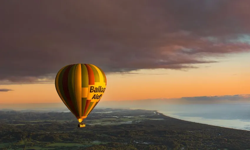 Byron Bay Sunrise Hot Air Balloon Flight & Breakfast at The Farm 