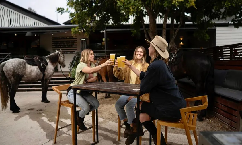 Byron Bay Guided Horse Trail Ride with Pub Lunch | Experience Oz