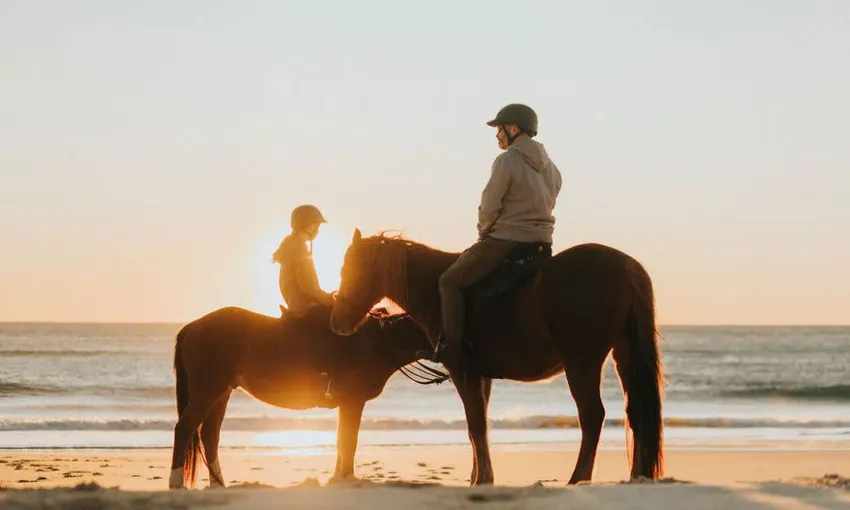Byron Bay Sunrise or Sunset Horse Ride - 2 Hours | Experience Oz
