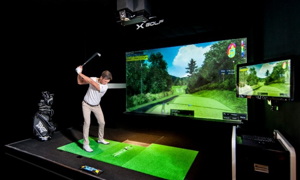 Indoor Golf Simulator with Pizza & Drink For up to 4