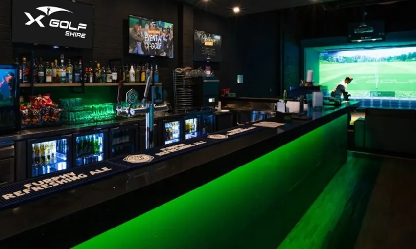 Indoor Golf Simulator with Pizza & Drink For up to 4