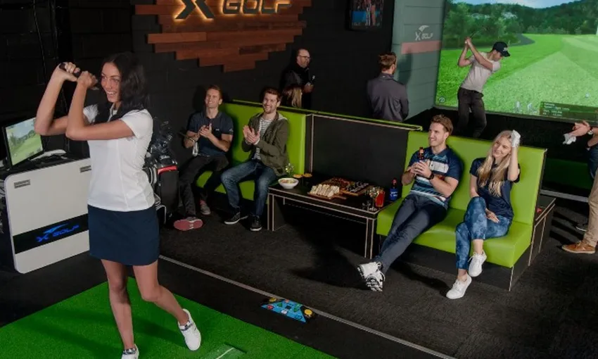 Indoor Golf Simulator with Pizza & Drink For up to 4