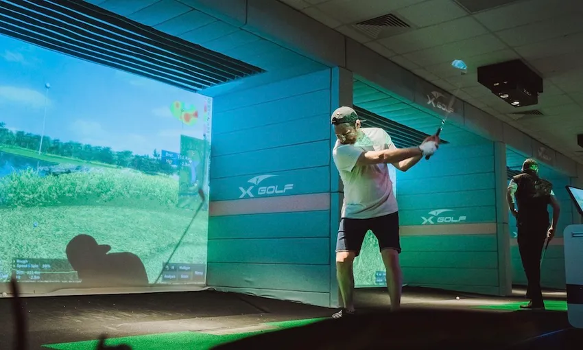 Indoor Golf Simulator with Pizza & Drink For up to 4