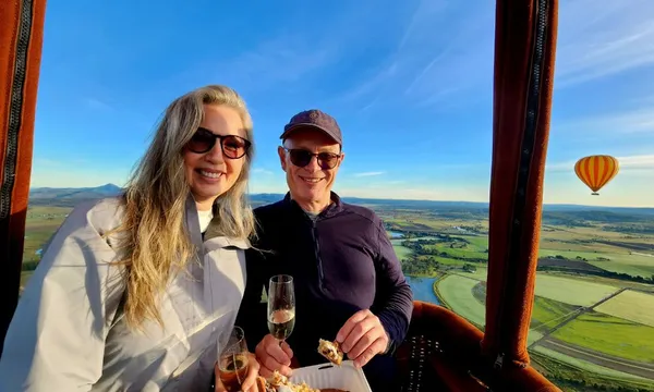 Brisbane Private Balloon Flight with Breakfast, Transfers, Photos & Wine Tasting