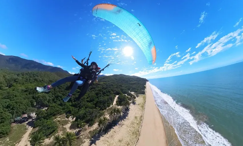 Cairns Coastal Tandem Paraglide - 20 Minutes