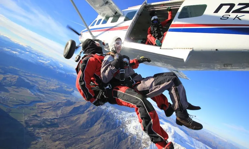 Tandem Skydive to 15,000ft, 3.5 Hours - Queenstown