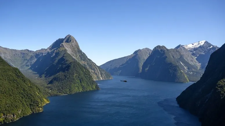 Milford Sound Helicopter and Cruise, 4 Hours - Queenstown